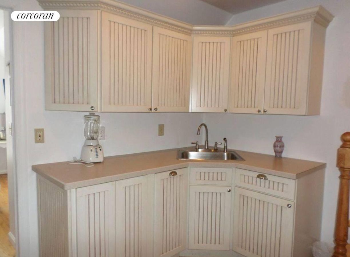 Building Photo - 2 Seashell Ln