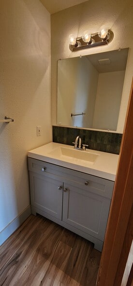 Building Photo - 1008 SE Sherrett St