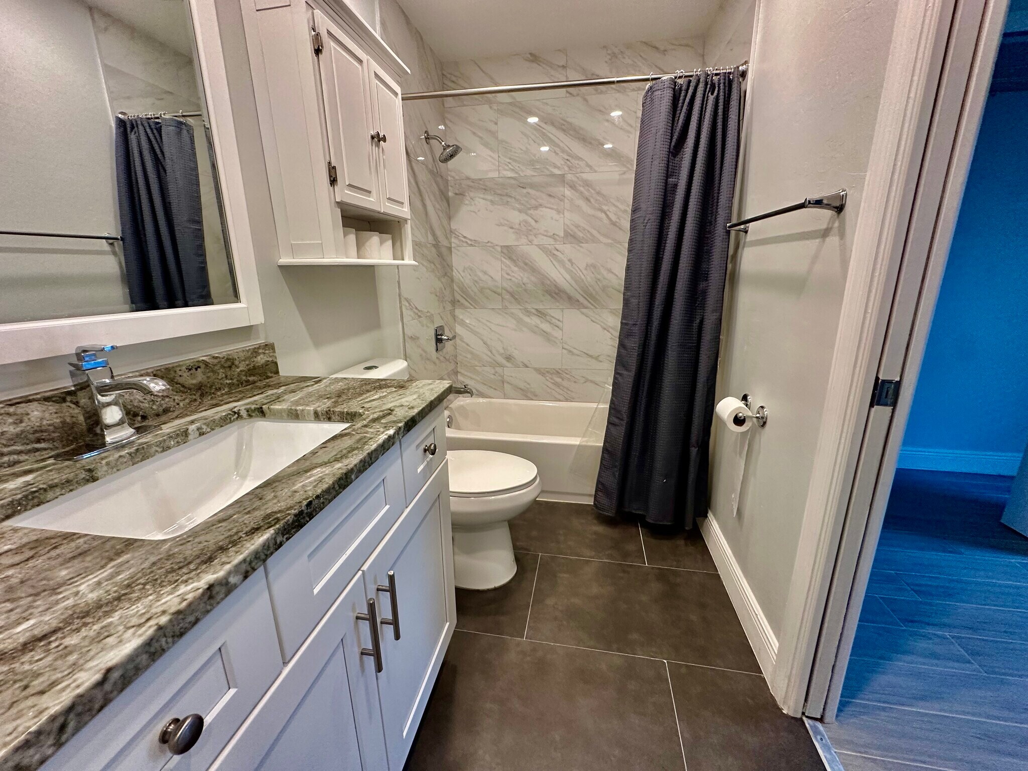 Building Photo - 6300 Royal Woods Dr