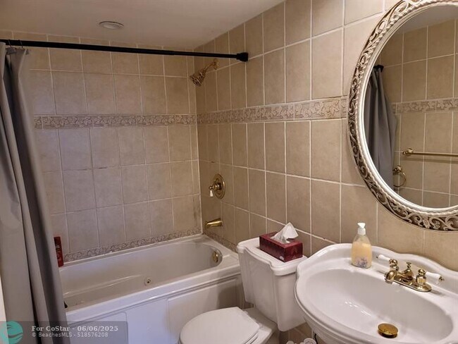 Building Photo - 401 Golden Isles Dr