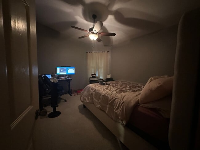 Building Photo - 2 bedroom 2 bath home west side springfield 1650.00