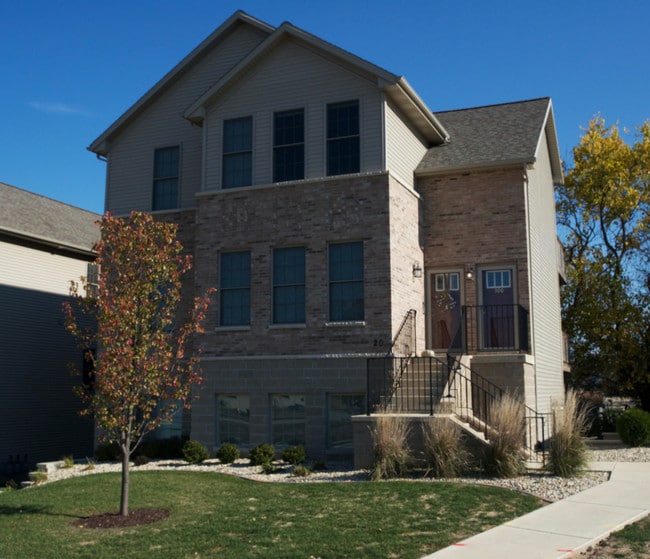 St Ivans Apartments 2 Saint Ivans Cir Bloomington IL 61705