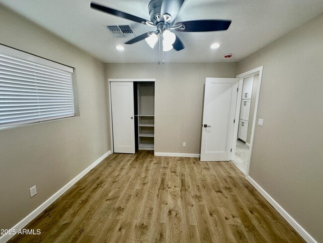 Building Photo - 2329 E Enrose St