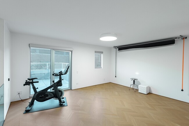 Building Photo - 1917 S Calumet Ave