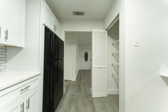 Building Photo - 1181 SW Sarto Ln
