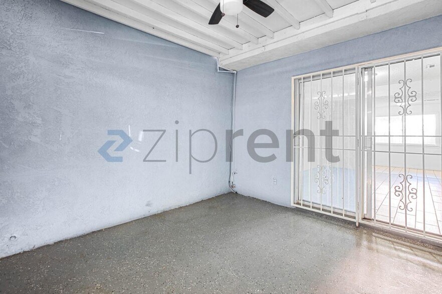 Building Photo - Unit 33