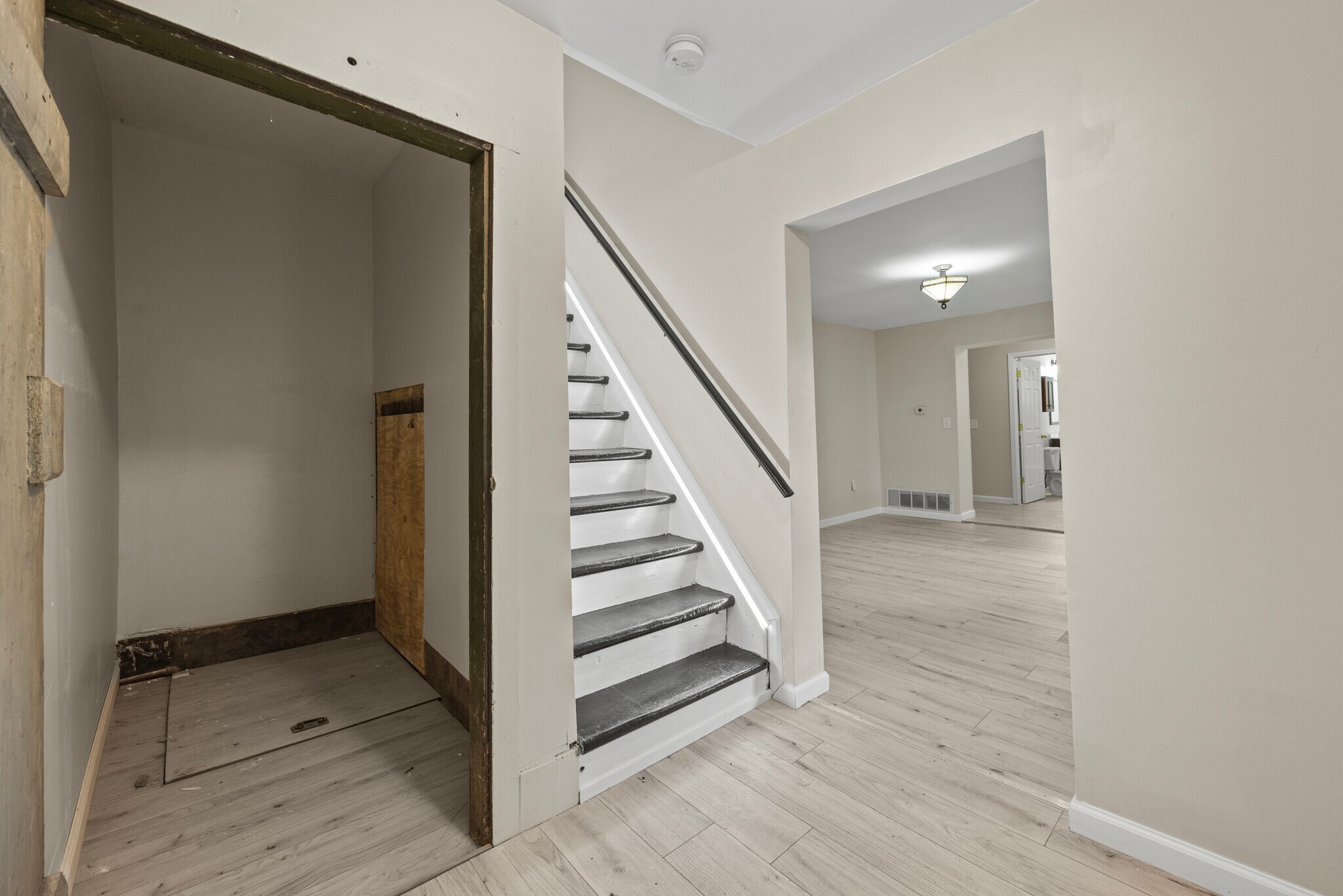 Building Photo - 20 School St