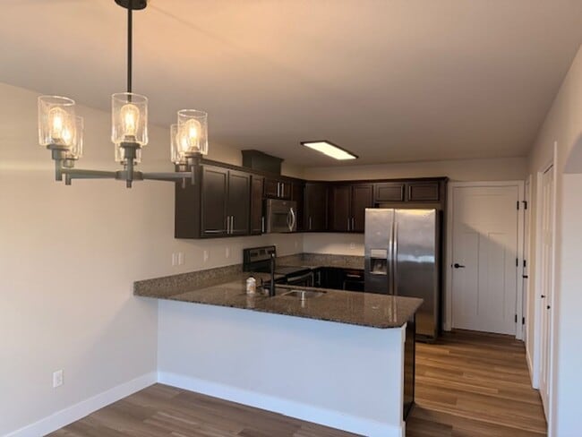 Building Photo - 3 Bedroom South Anchorage Townhouse! Utilities Included!