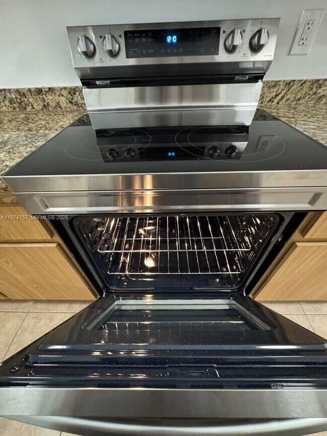 Building Photo - 5763 N Park Rd