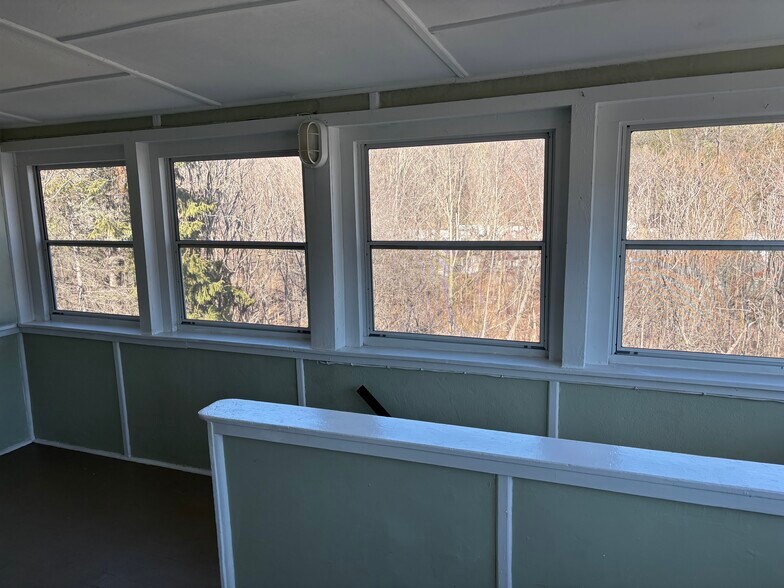 Building Photo - 995 Western Ave