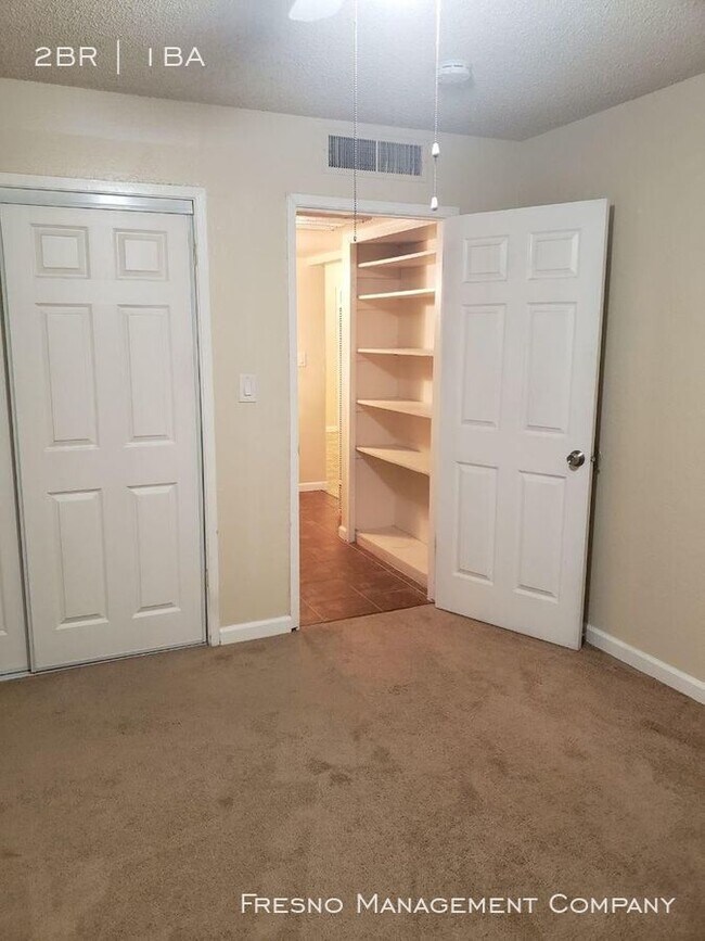 Building Photo - 2562 N Maroa Ave