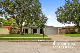 Building Photo - 7911 Bluff Trail Dr