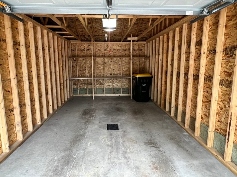 Garage Stall - 606 S Halvorson St