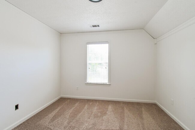 Building Photo - 9406 Slezenger Ln