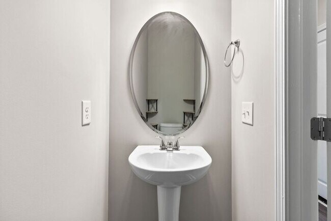 Building Photo - 3 Bedroom, 2.5 Bath Home with Bonus Room