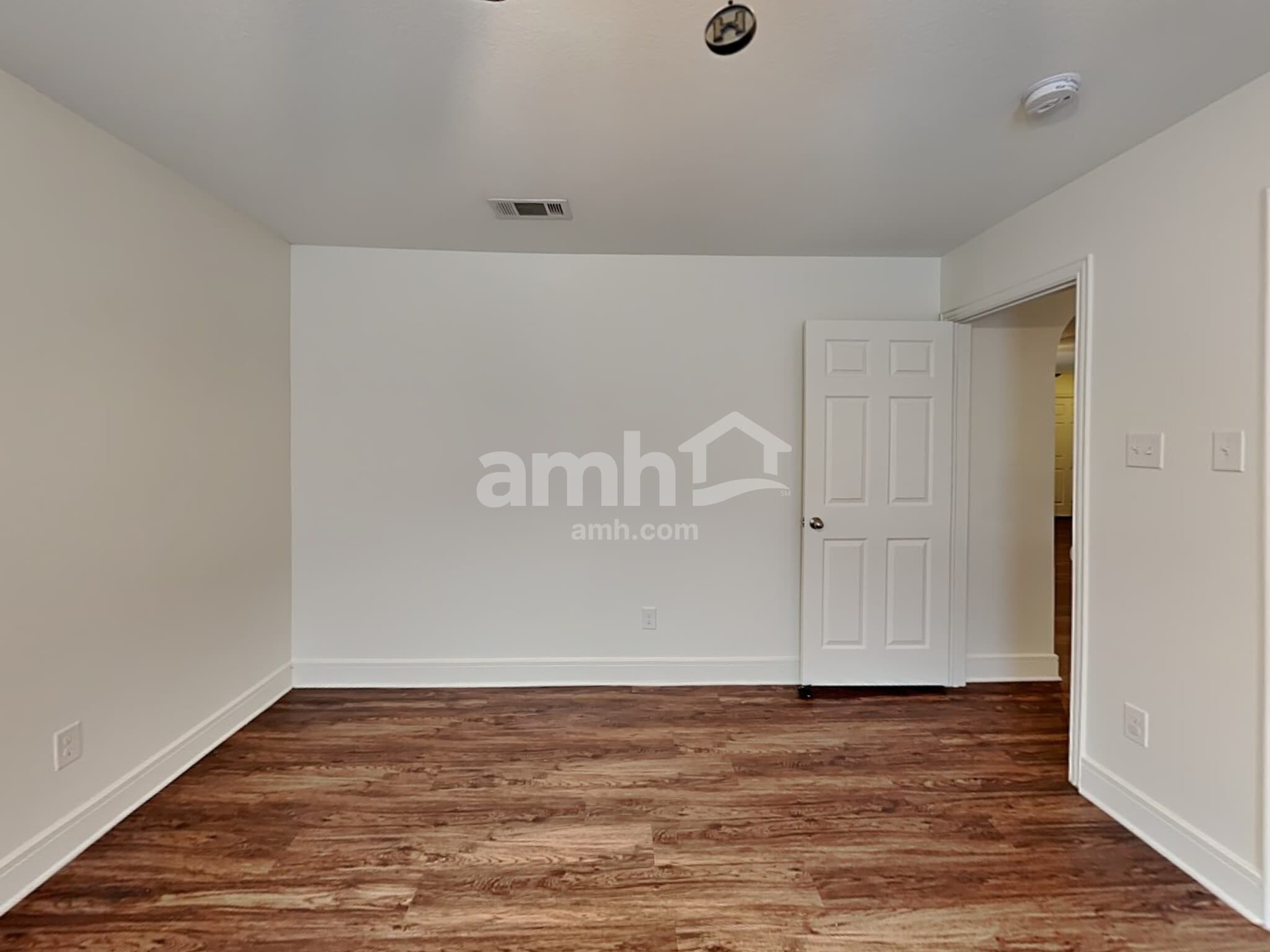 Building Photo - 1938 Cross Oaks Dr