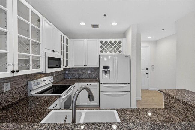 Building Photo - 4645 SW 75th Way