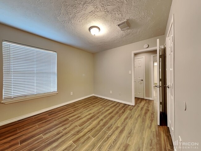 Building Photo - 15614 Fox Springs Dr