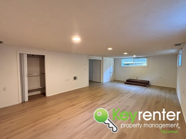 Building Photo - Charming 4-Bedroom Mid-Century Style Craft...