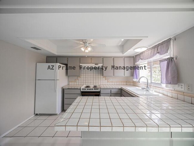 Building Photo - 15 E Carter Dr