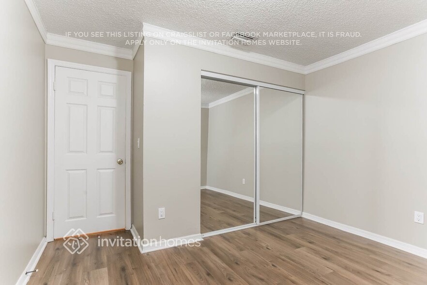 Building Photo - 631 Royal Palm Way