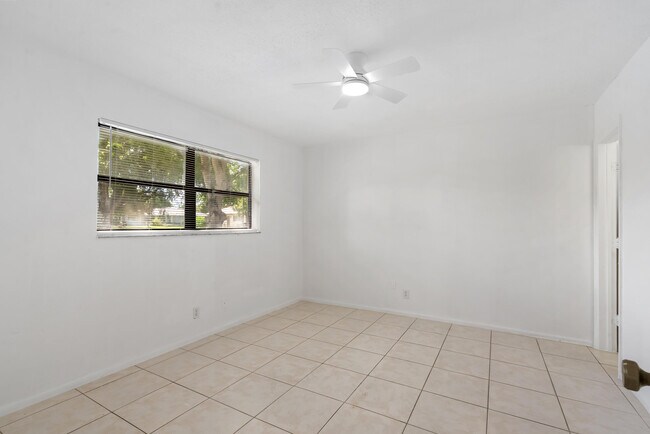 Building Photo - 4108 NW 79th Ave