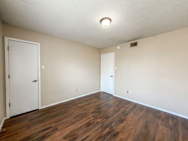 Building Photo - 8510 Harvard Dr