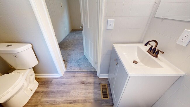 Building Photo - Cudell neighborhood. - 2 bedroom/1 bathroo...
