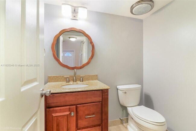 Building Photo - 567 Racquet Club Rd