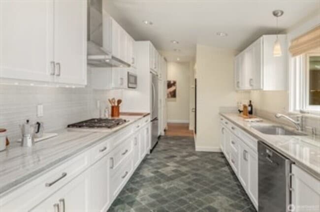 Building Photo - 4510 48th Ave NE