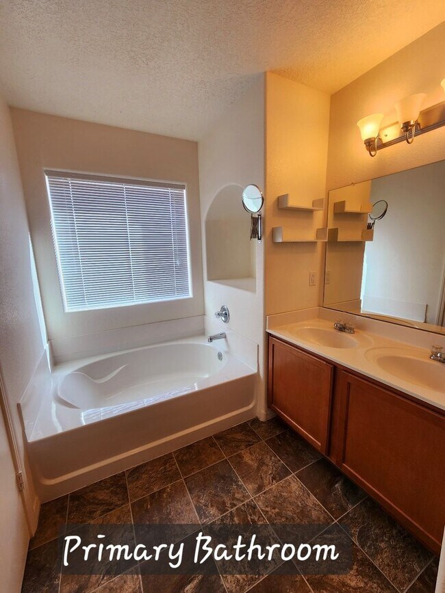 Building Photo - Spacious 4-Bedroom Home with Loft in Charm...