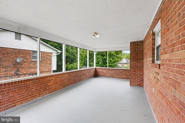 Building Photo - 7014 Dower House Rd