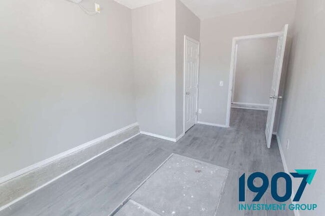 Building Photo - Spacious 5-Bedroom Home in Moore with Rece...