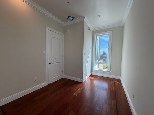Building Photo - 261C Dolores St