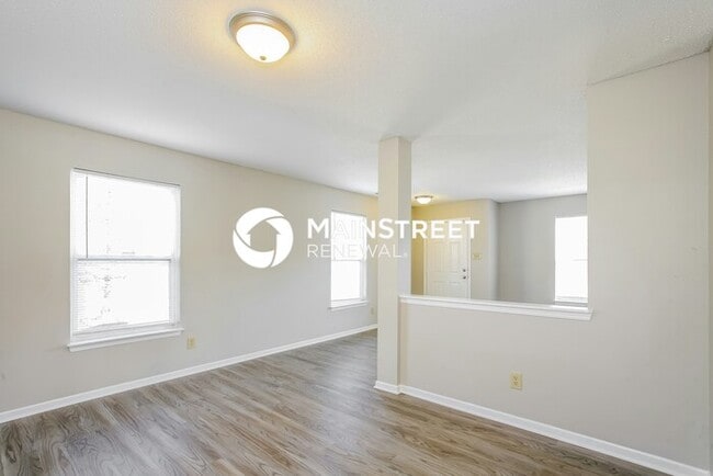 Building Photo - 4 Bedroom Pet-Friendly Home in Indianapolis, IN with Main Street Renewal