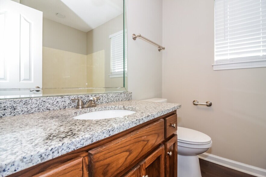 Building Photo - 4127 Ravenwood Dr N
