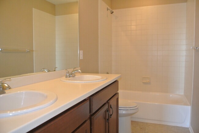 Building Photo - 5Bed/3.5Bath Home in Blackstone Country Club Community