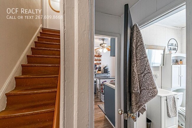 Building Photo - 330 W 3rd Ave