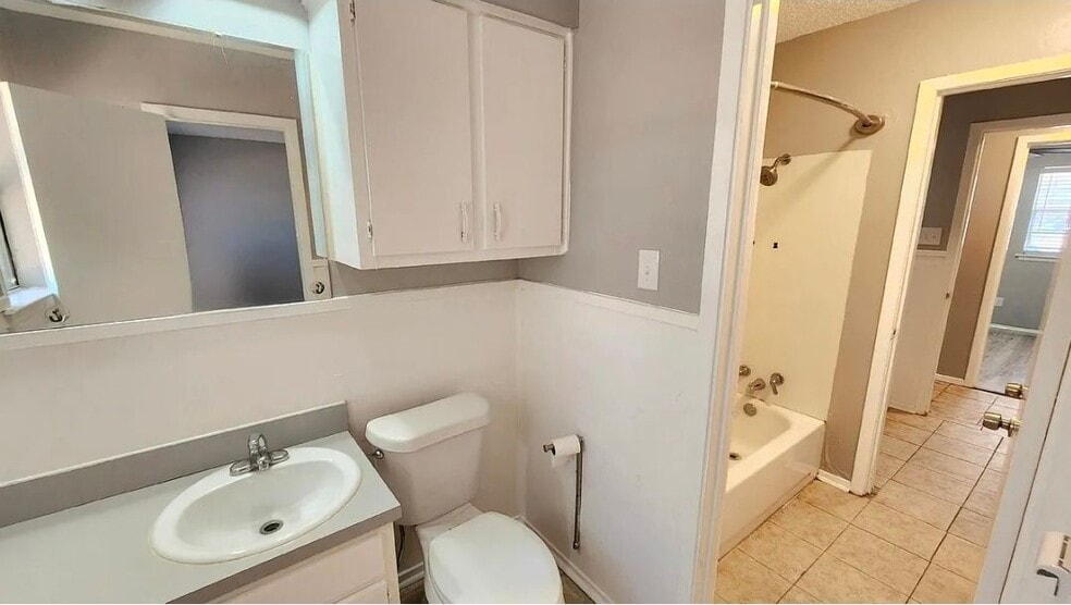 Building Photo - 822 Lakeview Ridge