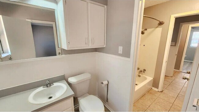 Building Photo - 822 Lakeview Ridge