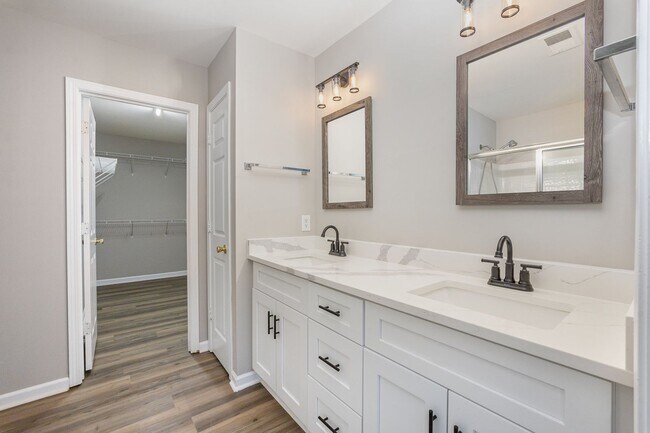 Building Photo - Elegant 4-bedroom Ballantyne home located ...