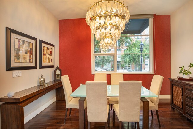 Building Photo - Modern Townhome Living in the Heart of Dow...
