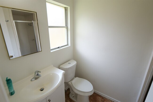 Building Photo - 5231 Beechnut St