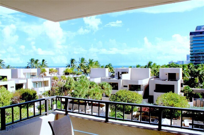 Primary Photo - 201 Crandon Blvd