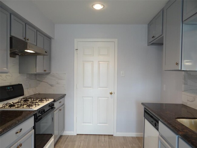 Building Photo - 6339 Garden Trail Ct
