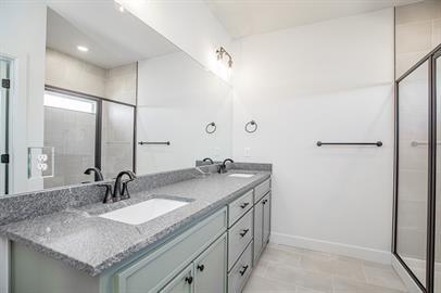 Building Photo - 937 Cook St