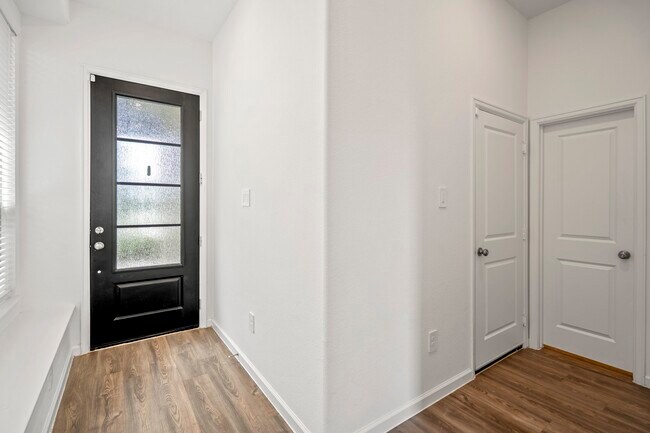 Building Photo - 613 Royal Arch Dr