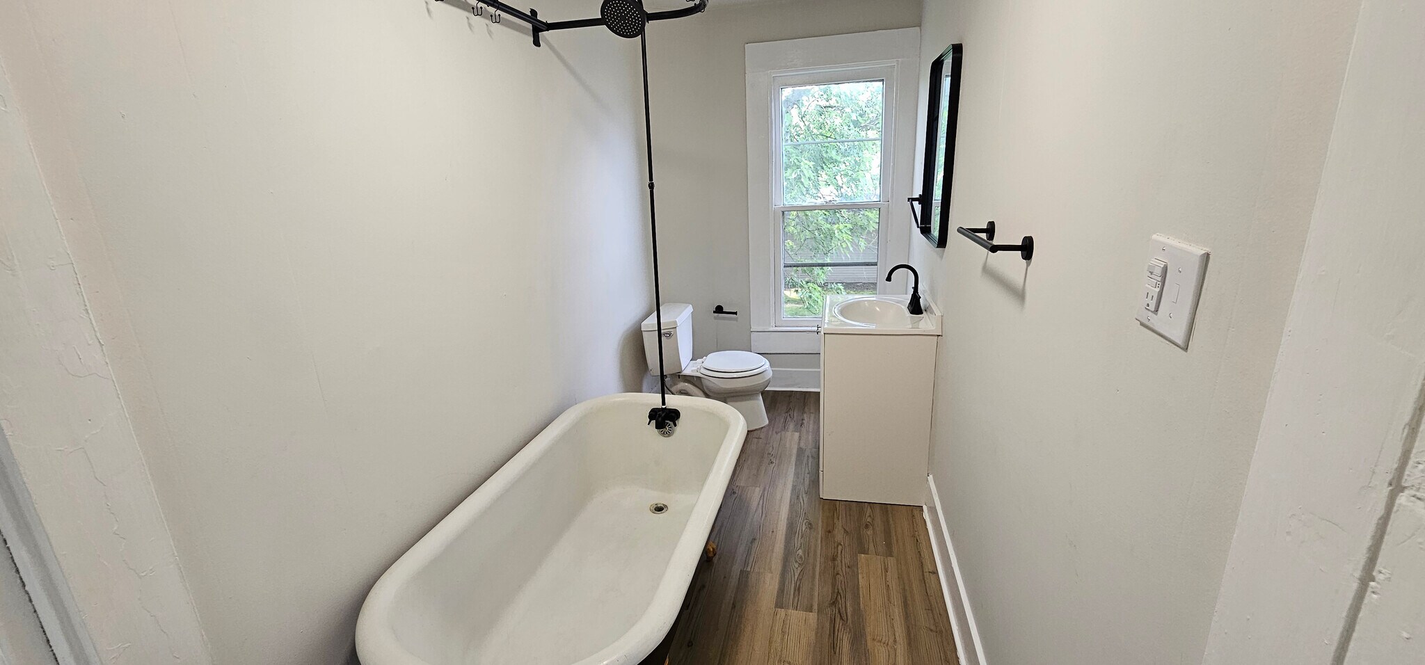 Bath - Upstairs - 9 W Pease Ave