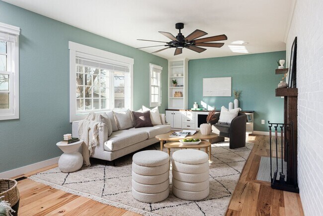 Building Photo - 5 Bedroom 2.5 Bath Retreat in Prime Arvada...