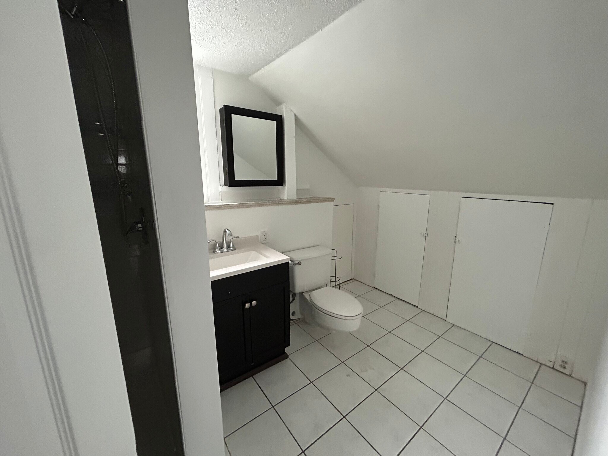 Bath 2 - 25 Baltimore St